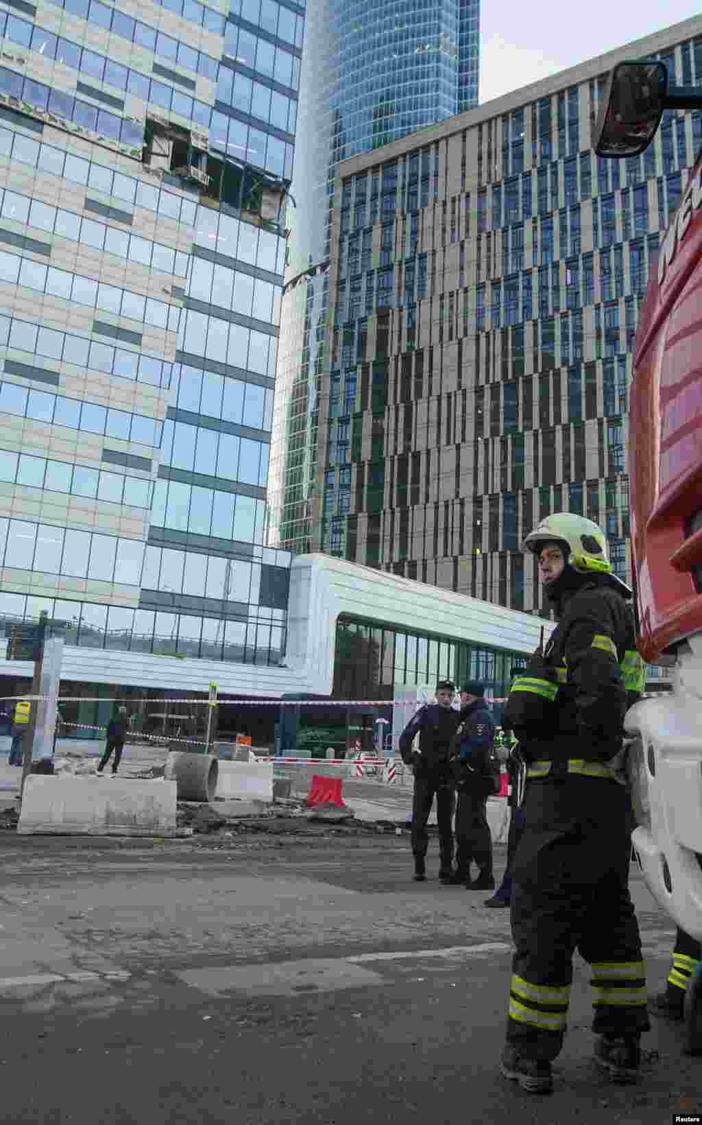 В 50-этажном здании "IQ-квартал" в "Москва-сити"&nbsp;произошел&nbsp;взрыв. Там расположены офисы Минэкономразвития, Минпромторга, Минцифры, а также Федеральное агентство по делам национальностей, Росаккредитация и Росстандарт. Людей из башни "IQ-квартала" после взрыва эвакуировали