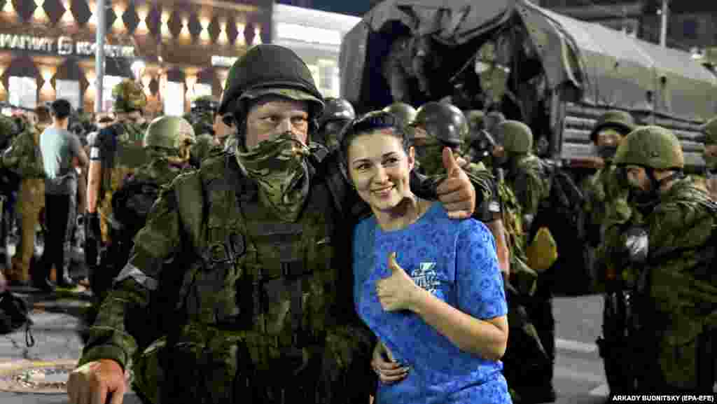 Бойцы ЧВК "Вагнер" на улицах Ростова-на-Дону, 24 июня 2023 года