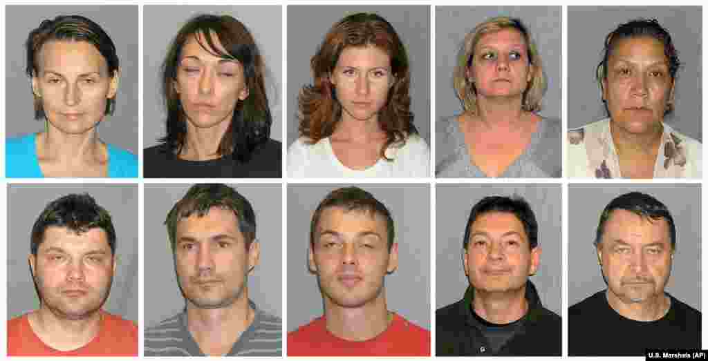 Десять человек, которых США выдали России. Всех десятерых ФБР арестовало 27 июня по обвинениям в работе в качестве незарегистрированных "иностранных агентов", все они признали свою вину. Верхний ряд: Лидия Гурьева, Наталья Переверзева, Анна Чапман, Елена Вавилова, Вики Пелаэс.&nbsp; Нижний ряд: Владимир Гурьев, Михаил Куцик, Мехаил Семенко, Андрей Безруков, Михаил Васенков.