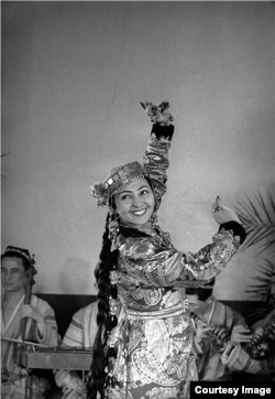 Известная узбекская танцовщица Тамара-ханум. Фото Макса Пенсона