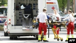 Австрия, Грац. Медики у гимназии, где произошла стрельба