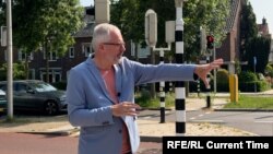 Крис Брантлетт объясняет, как устроены перекрестки в Нидерландах для безопасного велодвижения