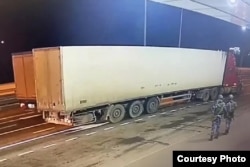 Фура на Крымском мосту