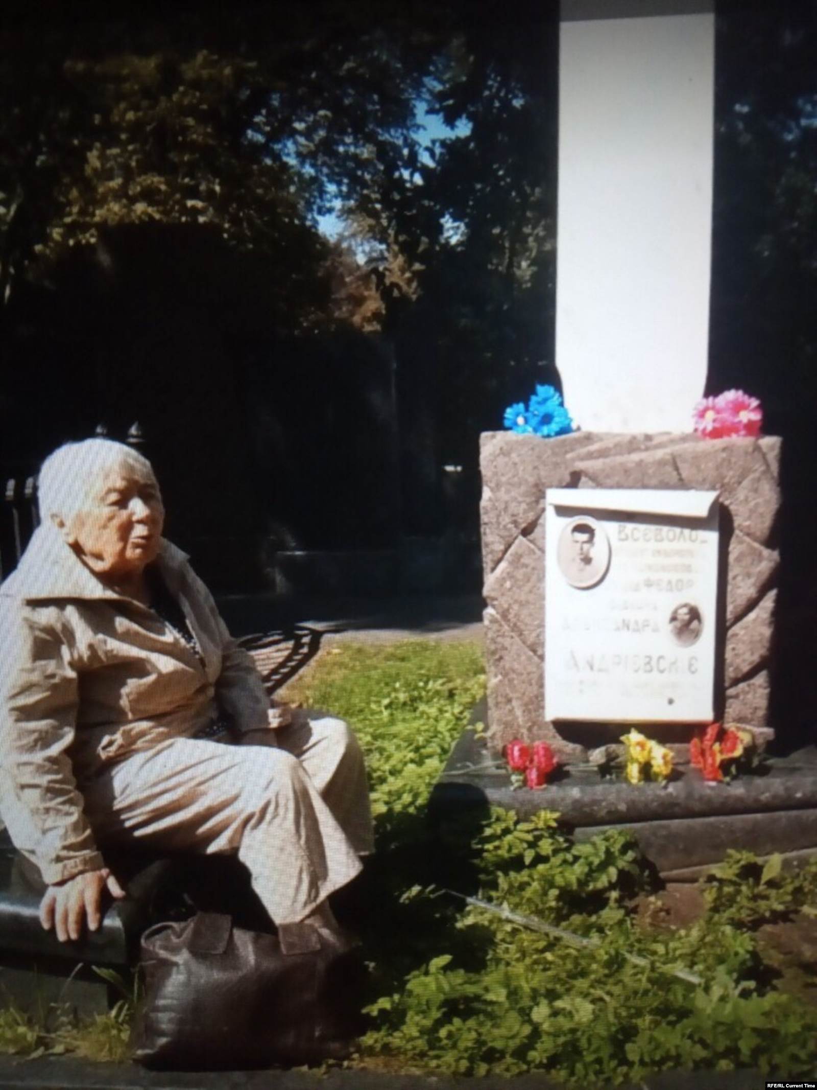  Оксана Николаевна на Новодевичьем кладбище в Москве. Фото: личный архив