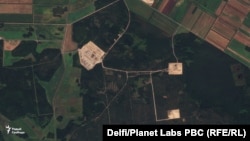 Общий вид нового военного объекта в районе села Павловка на спутниковом снимке Planet Labs, сделанном 31 августа 2025 года