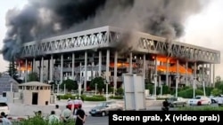 Горящее здание Гостелекомпании Ирана, по которому ВВС Израиля также нанесли удар