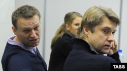 Владимир Ашурков (справа) с Алексеем Навальным на заседании Координационного совета оппозиции в Москве, 16 декабря 2012, фото ТАСС