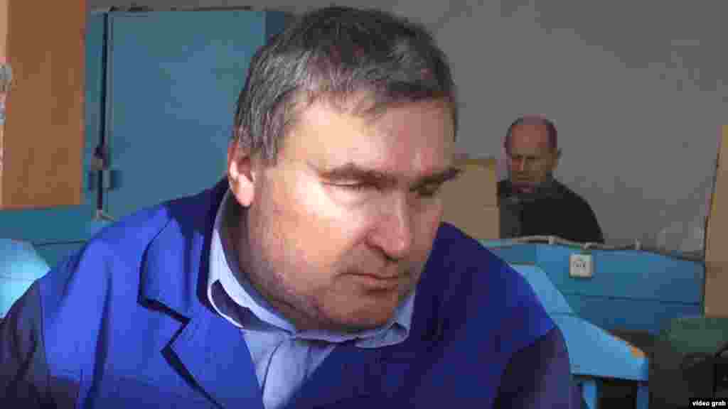 Сергей Иванов&nbsp;&ndash; герой репортажа о&nbsp;Русиново,&nbsp;"городе, который его жители никогда не видели". В марте 2017 года Кондаков ​снял фильм о поселке, где живут слабовидящие, и побывал дома у Сергея &ndash; в грязной коммуналке с провалившимися полами и соседом-алкоголиком, который его часто избивал.&nbsp;Вскоре зрители завалили нас вопросами, как помочь Сергею. И в итоге собрали деньги на новую квартиру. Сергей переехал туда летом 2017 года.&nbsp; Посмотреть фильм о Русиново и прочитать о Сергее и других жителях "города слепых".</span