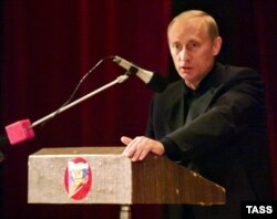 Президент Путин на встрече с родственниками моряков подлодки "Курск"