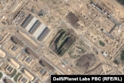 Западная, самая крупная строительная площадка военного объекта в районе села Павловка. Спутниковый снимок от 13 августа 2025 года.