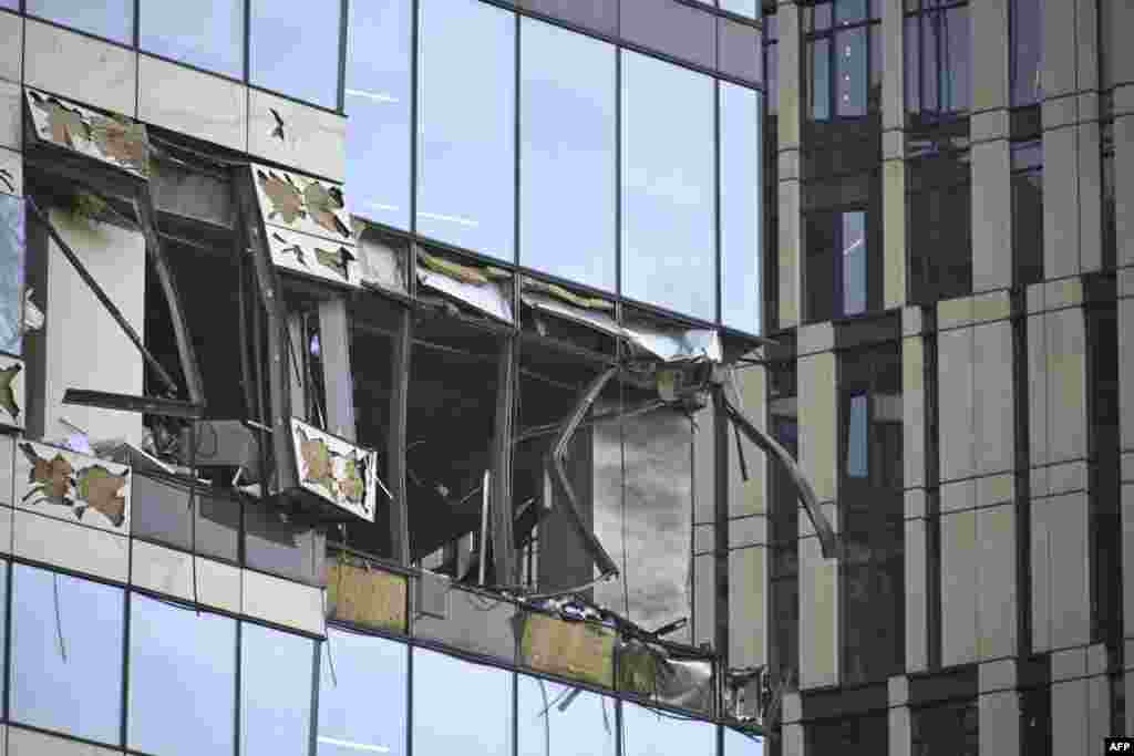  Министерство обороны России&nbsp;заявило, что в район "Москва-сити" прилетели два беспилотника, они были подавлены средствами радиоэлектронной борьбы, а разрушения вызваны их падением после потери управления