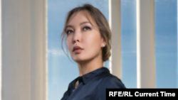 С Асель Курманбаевой Назарбаев, по его признанию, заключил "мусульманский брак". По законам страны он считается недействительным