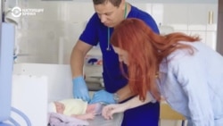 Украинские беженцы рассказывают о своих проблемах в Латвии, если они не говорят на латышском