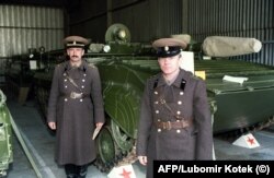 Советские военные на базе в Миловице в феврале 1990 года